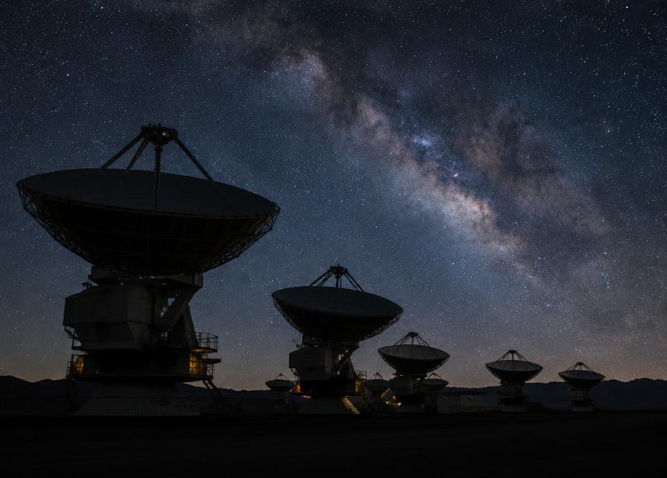 Radio telescopes beneath the Milky Way